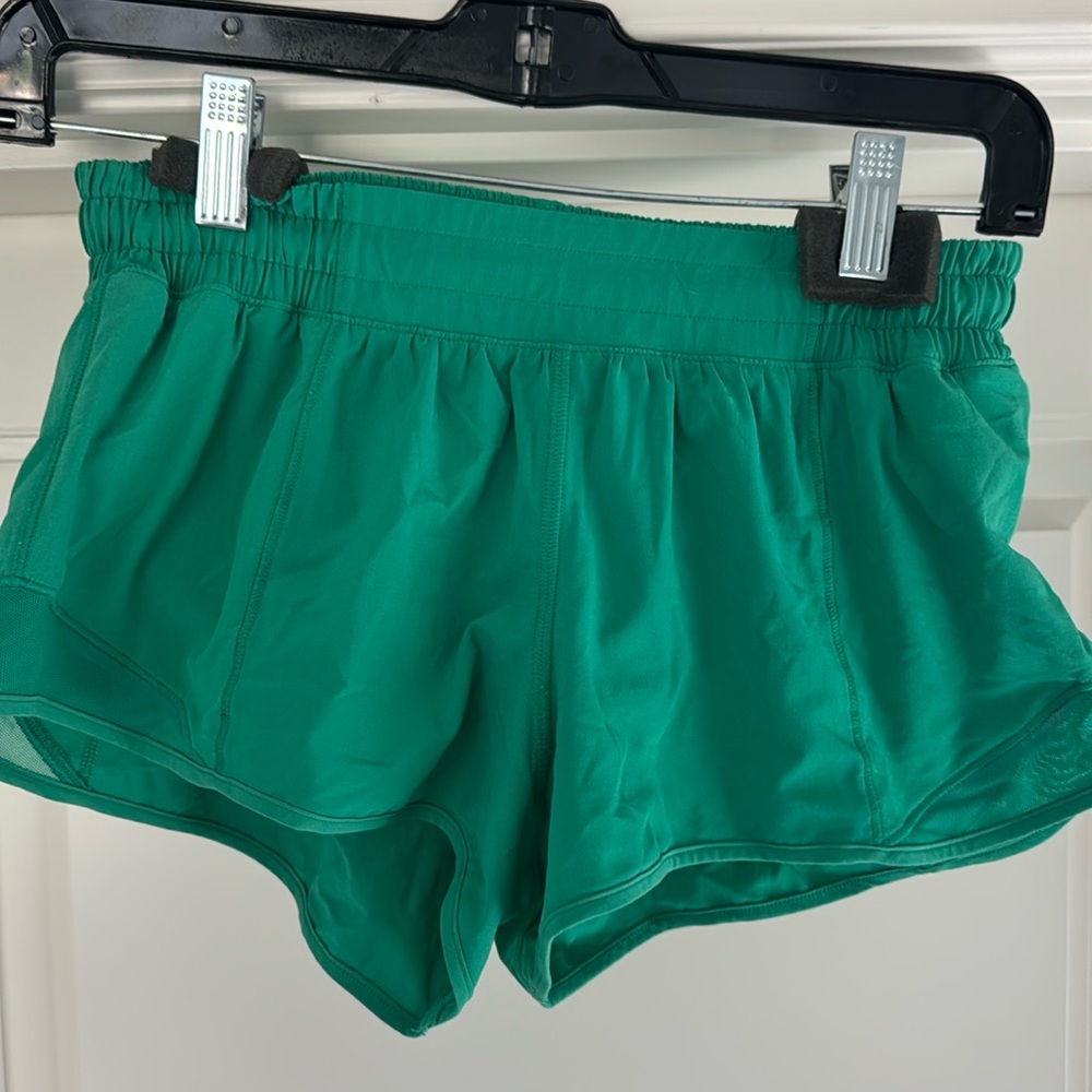 Green size 4 Lulu lemon hotty hot 2.5” shorts